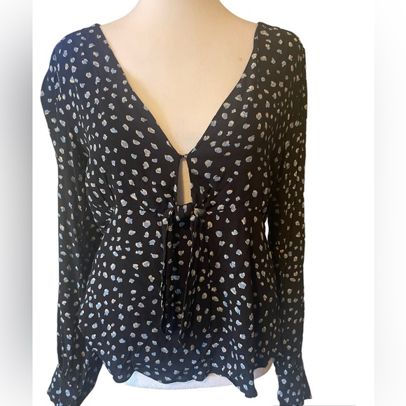 Sanctuary blue top with loophole front opening - Picture 1 of 9